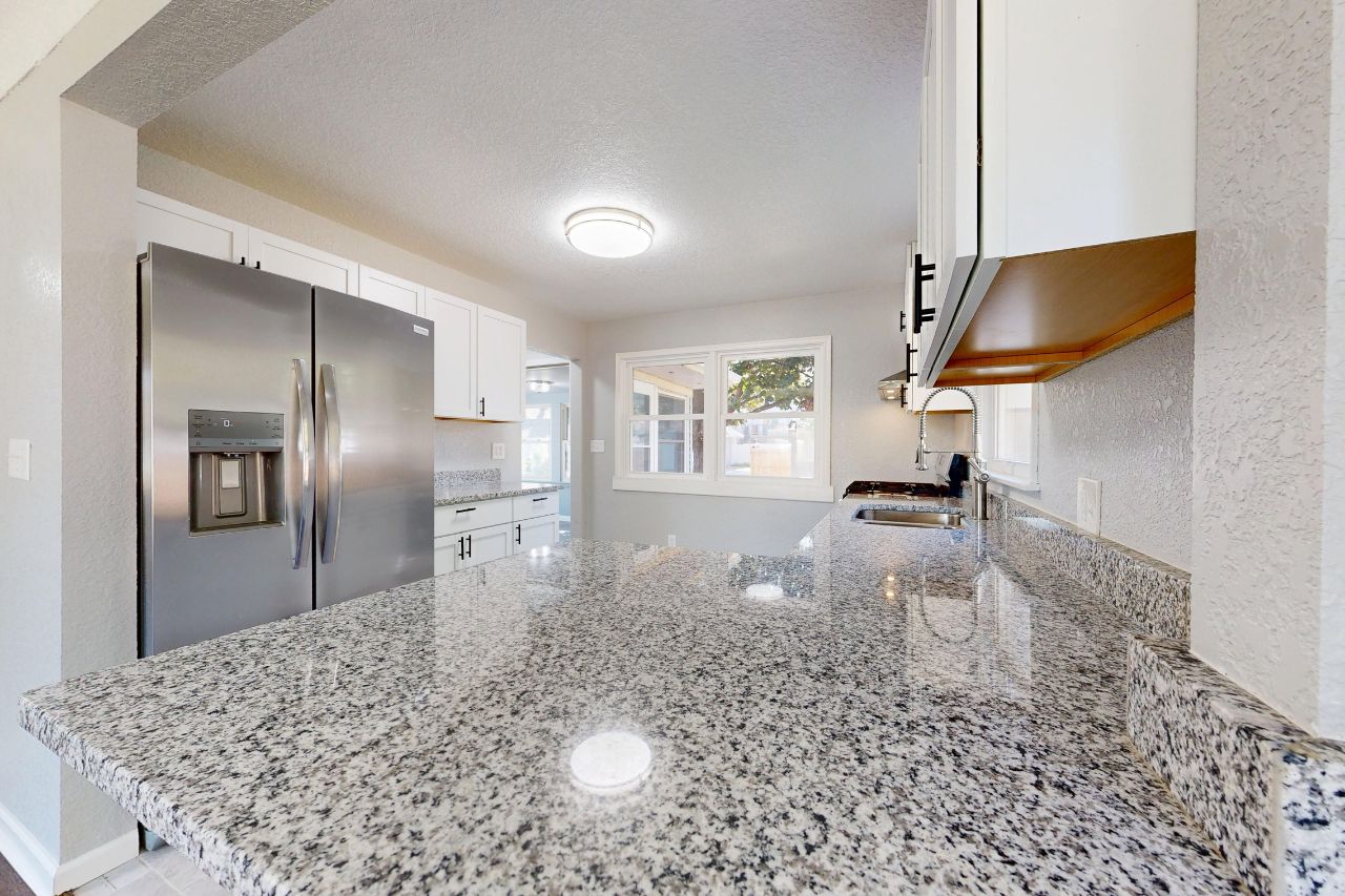 Spacious kitchen with granite worktops